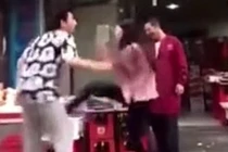 Bị bạn gái đánh đập giữa đường vì... không chịu mua hoa quả