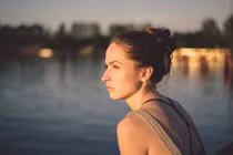 Nhà chồng tự ái khi nhà vợ cho tiền mua chung cư ra ở riêng