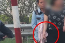 Clip: Móc túi lộng hành trước cổng bệnh viện Bạch Mai