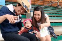 Dân mạng tranh cãi vì cặp vợ chồng song ca “Tình nghèo có nhau“ 