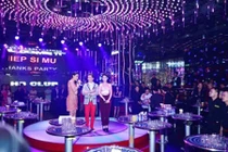 Quán bar của Đàm Vĩnh Hưng bị niêm phong, tháo gỡ tài sản?