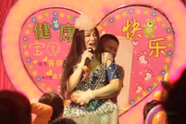 Lễ trăm ngày của bé gái gây xôn xao vì phản cảm, thô tục