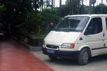 Bắt thóp xe biển xanh đưa đón quý bà đi đánh bạc