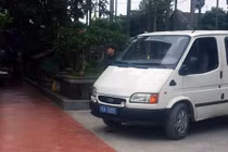 Bắt thóp xe biển xanh đưa đón quý bà đi đánh bạc