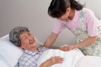 Con dâu nghèo hết lòng vì bố mẹ chồng: Có phải ngu dốt?