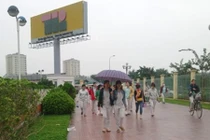 Công nhân trẻ thấp thỏm chờ thưởng Tết