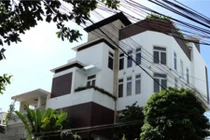 Săm soi loạt nhà "khác người" giá triệu đô của sao Việt 