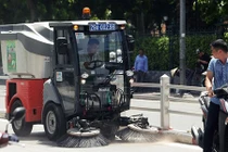 Cận cảnh siêu xe hút bụi trên phố Hà Nội