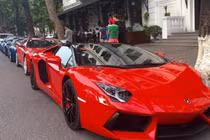 Dàn siêu xe hoành tráng gây “náo loạn” trên phố Hà Nội