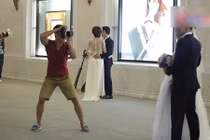 Hà Nội: 1 mét vuông, chục đôi chen nhau chụp ảnh cưới 