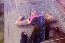 Cô gái xinh đẹp có cơ thể dẻo đến kinh ngạc 