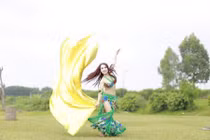 Thiếu nữ 9X ăn mỳ tôm, đi giúp việc để học múa bụng