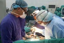 Lấy u di căn đốt sống bằng một đường mổ 