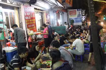 Độc đáo cách làm giàu của hàng ăn hộ gia đình 