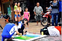 Sinh động những bức tranh trên nắp cống bẩn ở Sài Gòn 