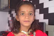 Kỳ lạ bé gái Ấn Độ phát hiện có đàn kiến sống trong tai