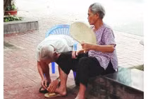 Ngưỡng mộ khoảnh khắc “ông bà anh” phiên bản đời thực