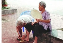 Ngưỡng mộ khoảnh khắc “ông bà anh” phiên bản đời thực