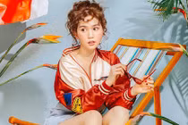 Thực hư Ngọc Trinh lộ hàng với chiếc váy không thể ngắn hơn