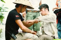 Bằng Kiều quyết chí về nước làm... thằng khờ