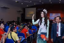 Hoa hậu Phạm Hương đối phó thị phi “khôn ngoan” thế nào?