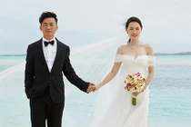 Vợ sao “Bố ơi mình đi đâu thế” công khai đi bên người tình