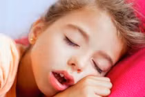 Những sai lầm nghiêm trọng khiến trẻ viêm mũi, viêm họng quanh năm