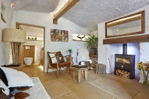 Biệt thự hàng tỷ đồng “giấu mình” trong hang động 800 năm tuổi