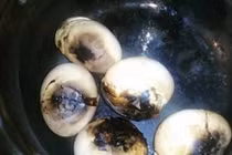 Chết cười với những sản phẩm vợ vụng nấu cho chồng