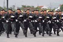 Ảnh những “soái ca” Cảnh sát cơ động dũng mãnh, súng ống “khủng“