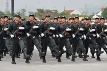 Ảnh những “soái ca” Cảnh sát cơ động dũng mãnh, súng ống “khủng“