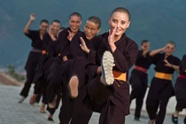 Lạ lùng huấn luyện ni cô thành “tuyệt đỉnh kung fu" 