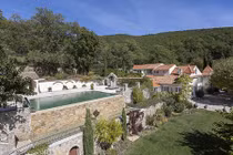 Vợ chồng David Beckham bán biệt thự hơn 70 tỉ đồng vì ma ám