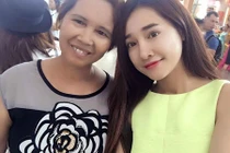 Chân dung mẹ ruột bán hàng rong khiến Nhã Phương suýt tự tử 