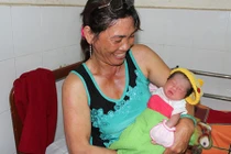 Kỳ tích sản phụ sinh con giữa biển khơi