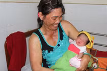 Kỳ tích sản phụ sinh con giữa biển khơi