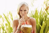 Lạm dụng nước dừa: Đường tắt đến bệnh viện 