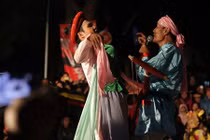 Khoảnh khắc “tình phộc” trong lễ hội táo bạo nhất VN