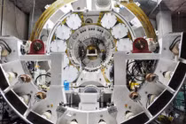 Cận cảnh “quái vật” sắp xuyên lòng đất đào hầm Metro