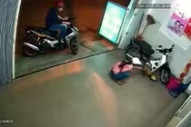 Đôi nam nữ dàn cảnh trộm chó Golden ở TP HCM