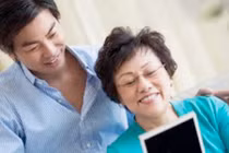 Khốn khổ vì mẹ chồng... ghen với con dâu