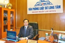 Nắm tay, ôm nhau không phải ngoại tình thì là gì?