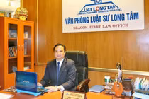 Nắm tay, ôm nhau không phải ngoại tình thì là gì?