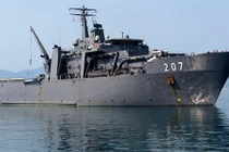 Tàu quân sự Singapore cập Cảng quốc tế Cam Ranh