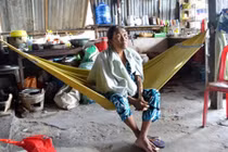 Bất ngờ gia cảnh khó khăn của “thủ môn quay lưng” Minh Nhựt