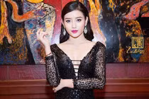 Thời trang lấp lánh kim cương tiền tỷ của Á hậu Huyền My