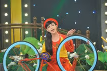 Chàng trai giả gái gây choáng ở Đấu trường tiếu lâm