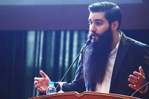 Đạo diễn “Kong: Skull Island” bị hành hung trong quán bar tại TPHCM?