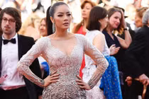 Lý Nhã Kỳ “tố” bị mạo danh lấy vé dự bế mạc Cannes 2017