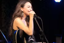 Trà Ngọc Hằng úp mở ý định làm mẹ đơn thân 